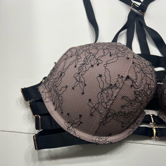 VICTORIAS  SECRET 34B PUSH UP STRAPPY CAGE FRONT CLOSE BRA VERY SEXY BANDED - Picture 2 of 5